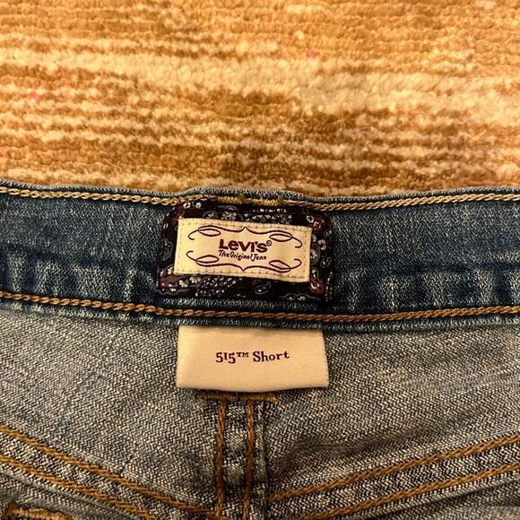 Vintage Levi’s denim shorts - Picture 2 of 5